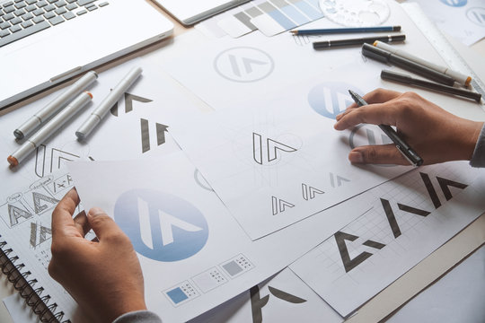 The Art and Strategy Behind a Skilled Logo Designer